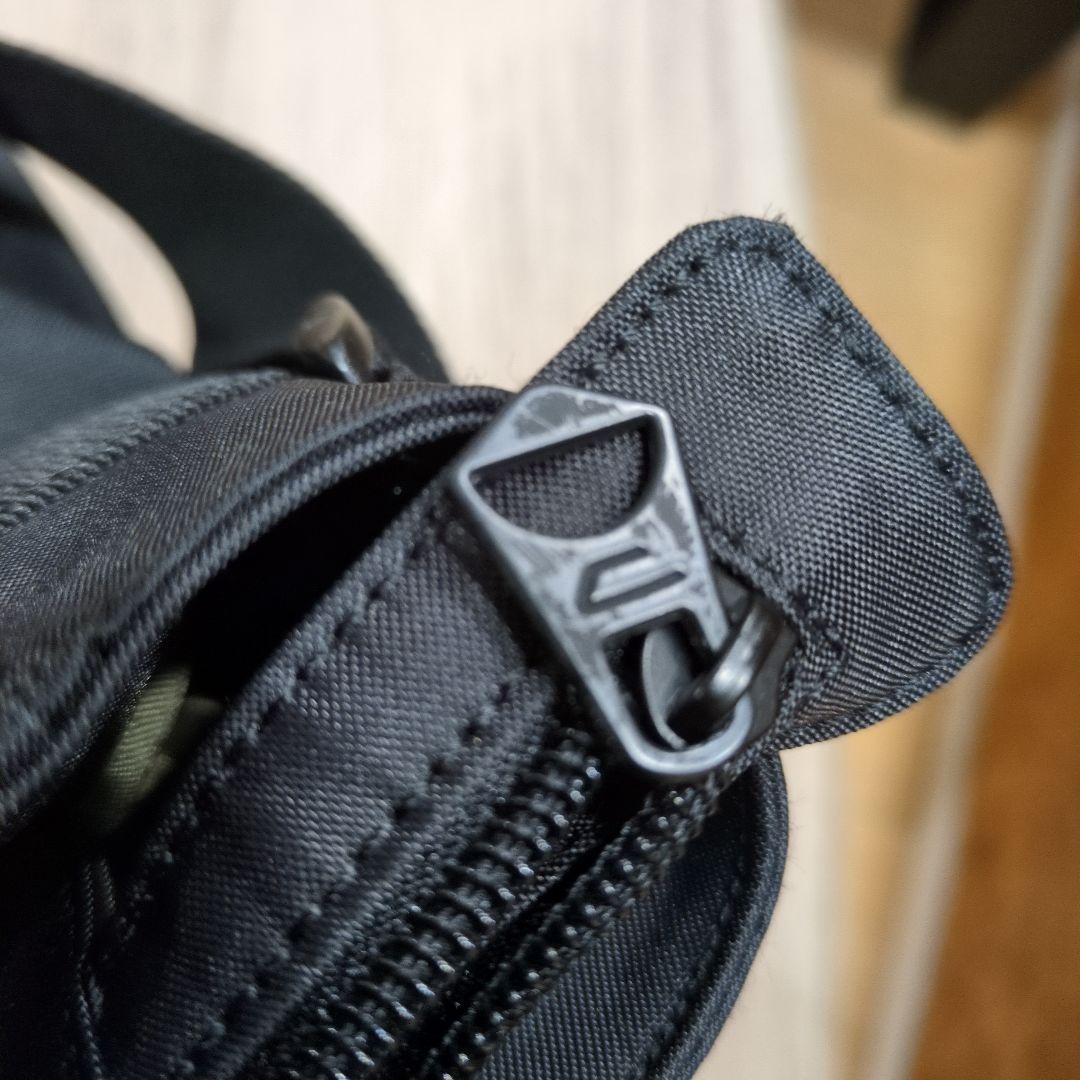 【新生活に向けて】未使用　パソコン収納付きDIESEL メッセンジャーバッグ