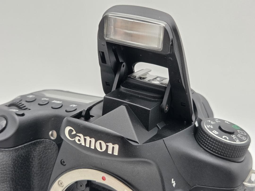 【1,928ショット】キヤノン　Canon EOS 70D ボディ ブラック