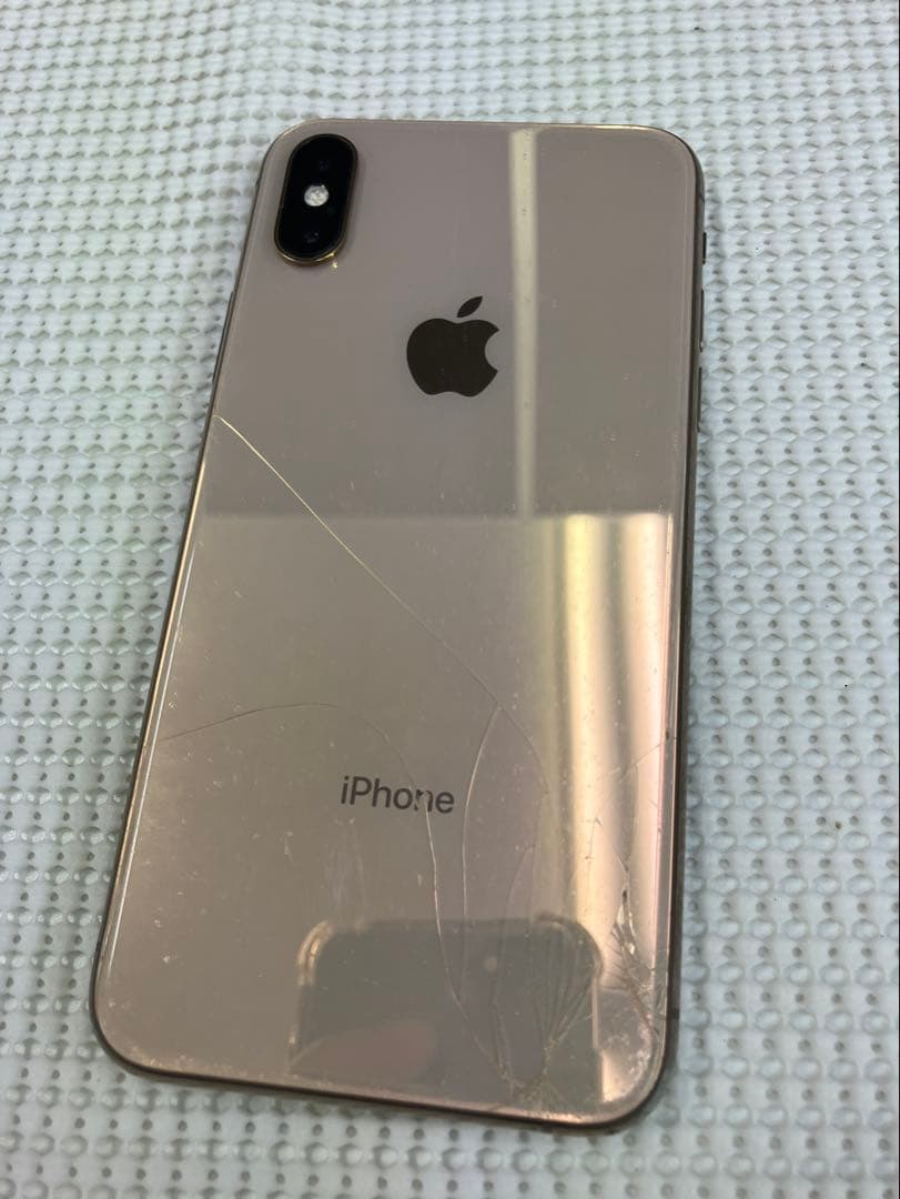 iPhone Xs 64GB 背面割れ