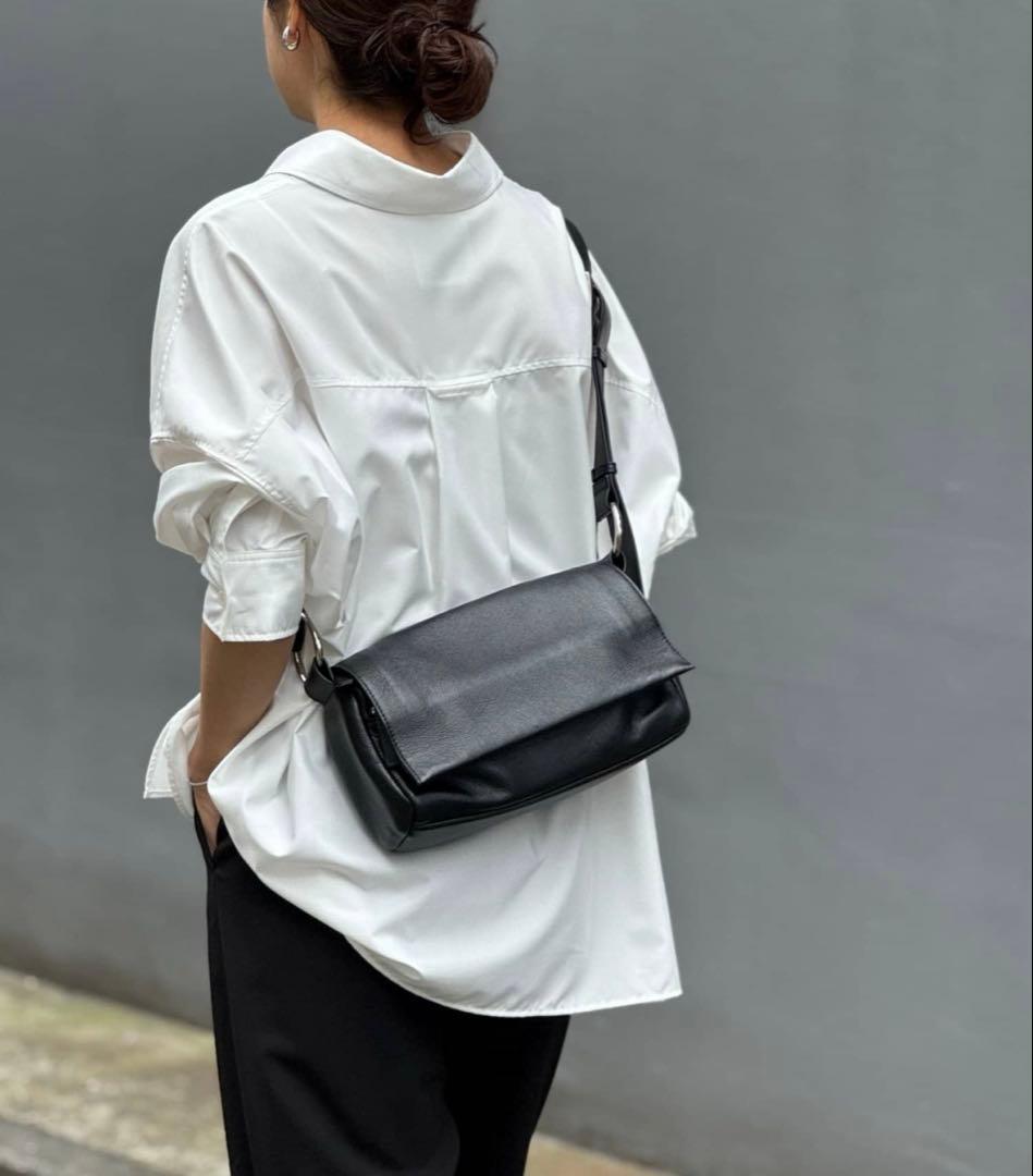 新品 ビアズリー beardsley レザー ボディバッグ　ショルダーバッグ　黒