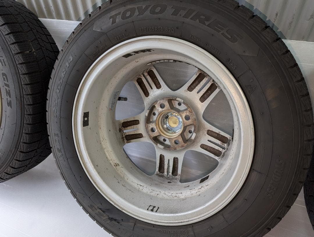 バリ溝　TOYOスタッドレス 175/65R14 タイヤホイール