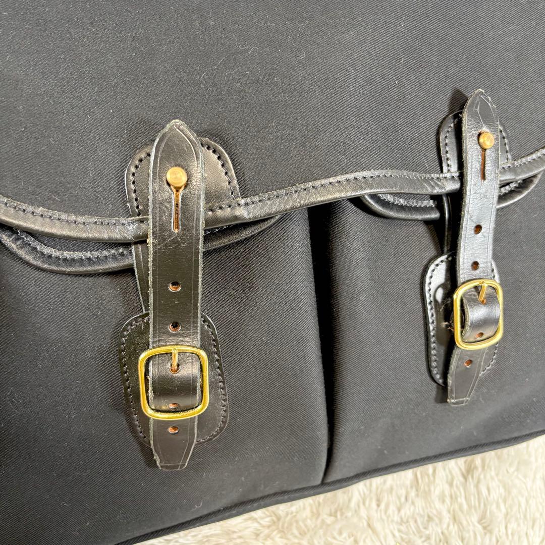 【美品】 ブレディ 黒 ショルダーバッグ アリエルトラウト メッセンジャー