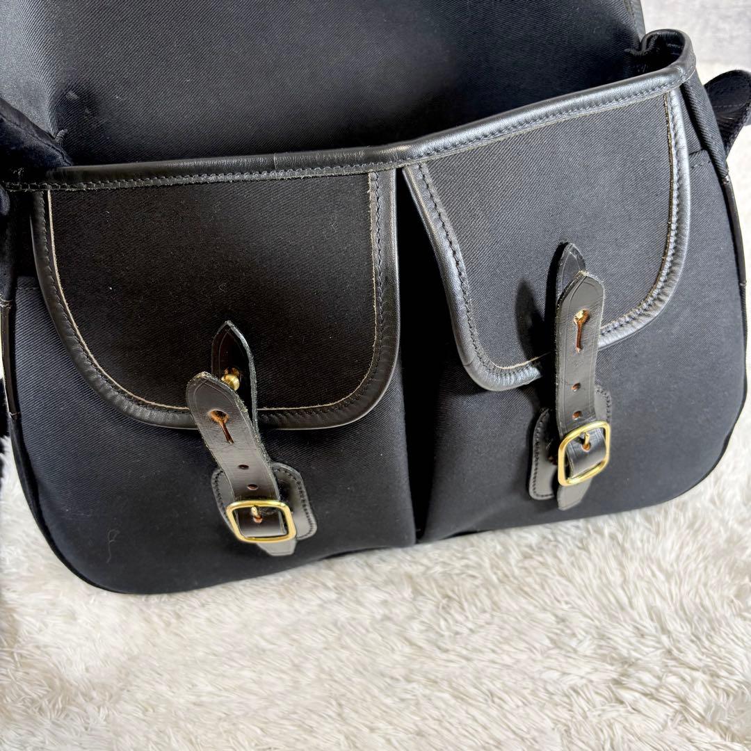 【美品】 ブレディ 黒 ショルダーバッグ アリエルトラウト メッセンジャー