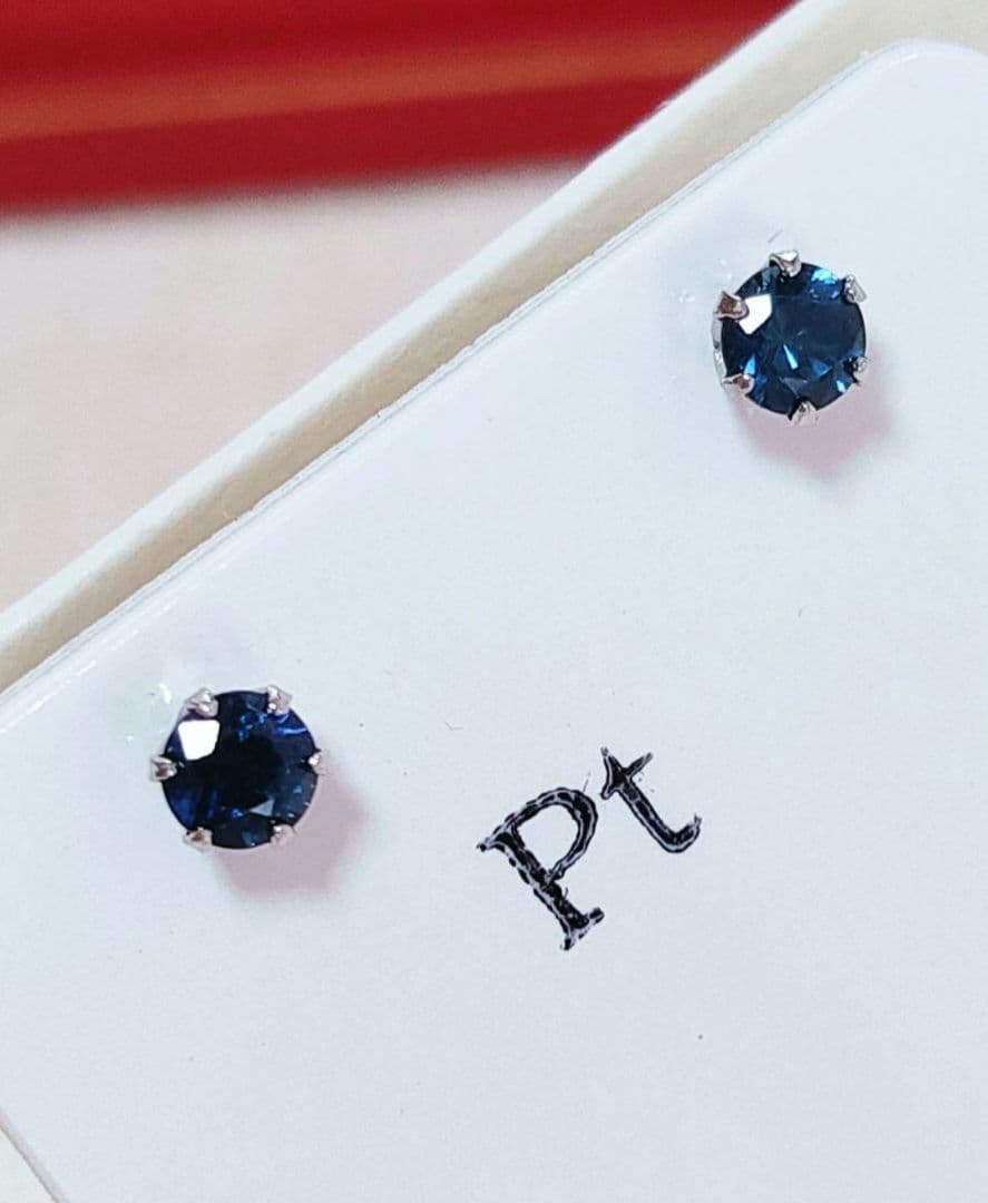 未使用品 pt900 天然ブルーサファイア ピアス