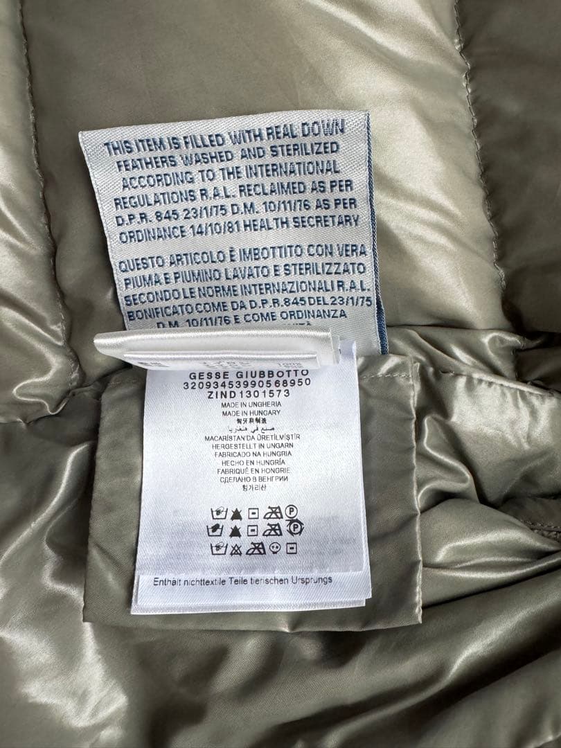 なな モンクレール フード付きカーキ　ダウンジャケット　0サイズ