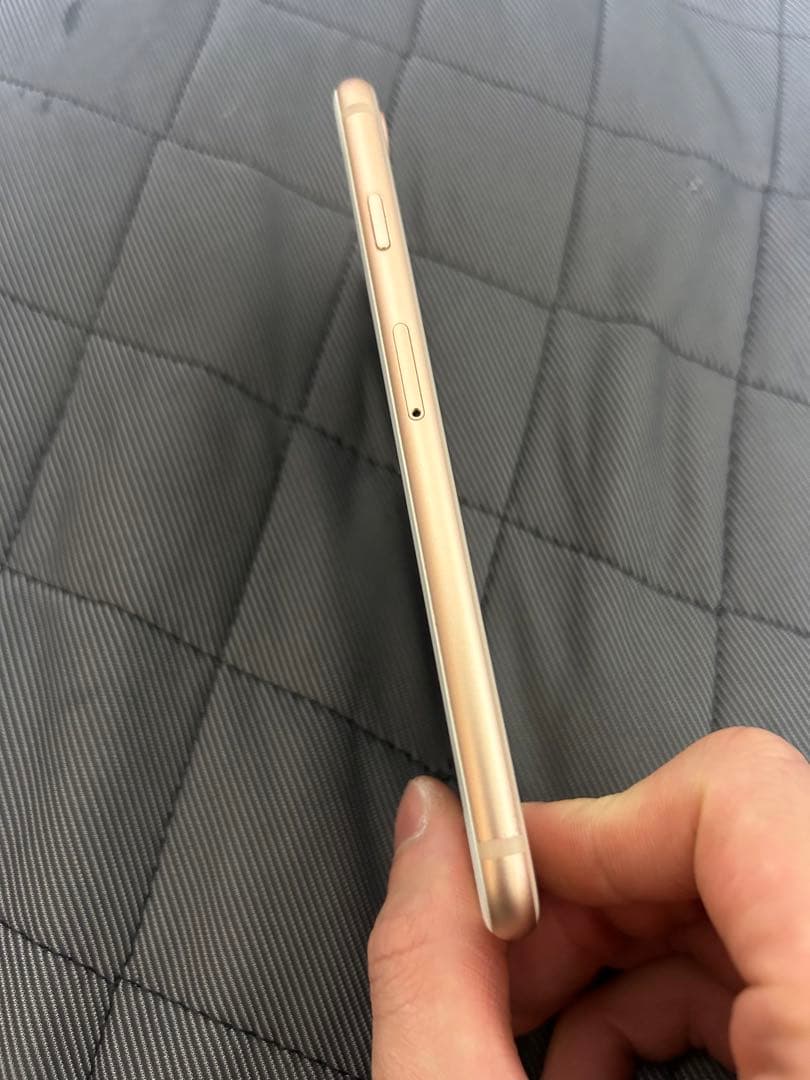 【ほぼ傷なし】Apple iPhone 8 ゴールド 本体