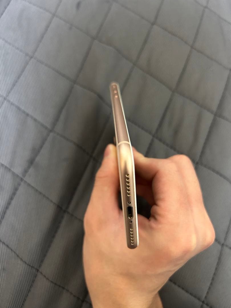 【ほぼ傷なし】Apple iPhone 8 ゴールド 本体