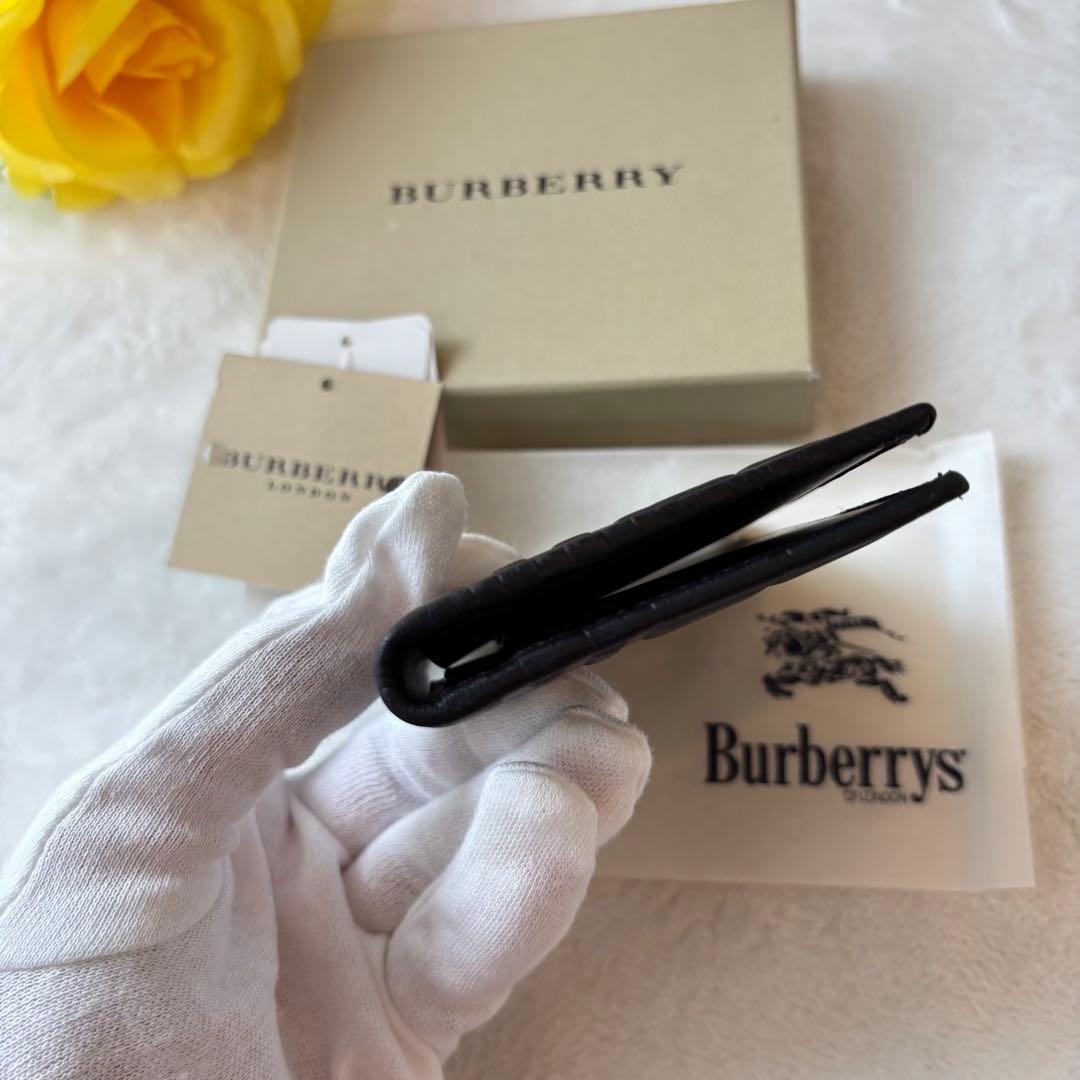 Burberry バーバリー　ブラック　パスポート　エンボスチェック　名刺入れ