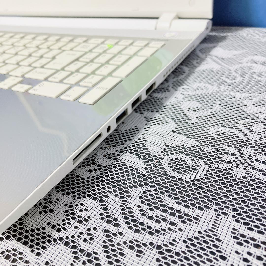 美品❣ 東芝ノートパソコン 薄型軽量 ゴールド✨Win11 SSD カメラ付き