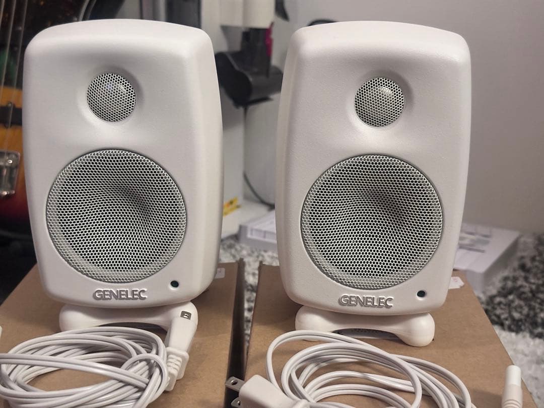 Genelec 8010A（ホワイト）ペア 出品します