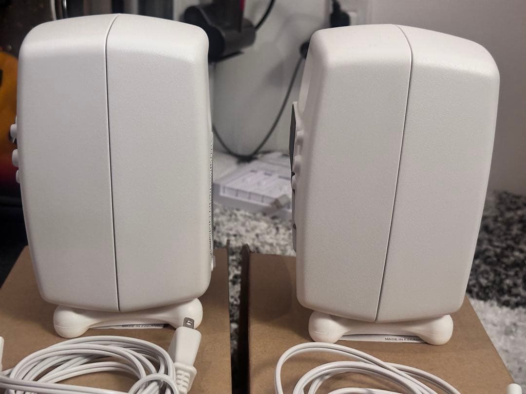 Genelec 8010A（ホワイト）ペア 出品します