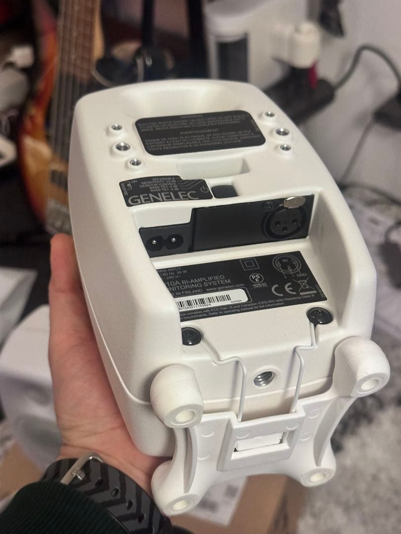 Genelec 8010A（ホワイト）ペア 出品します