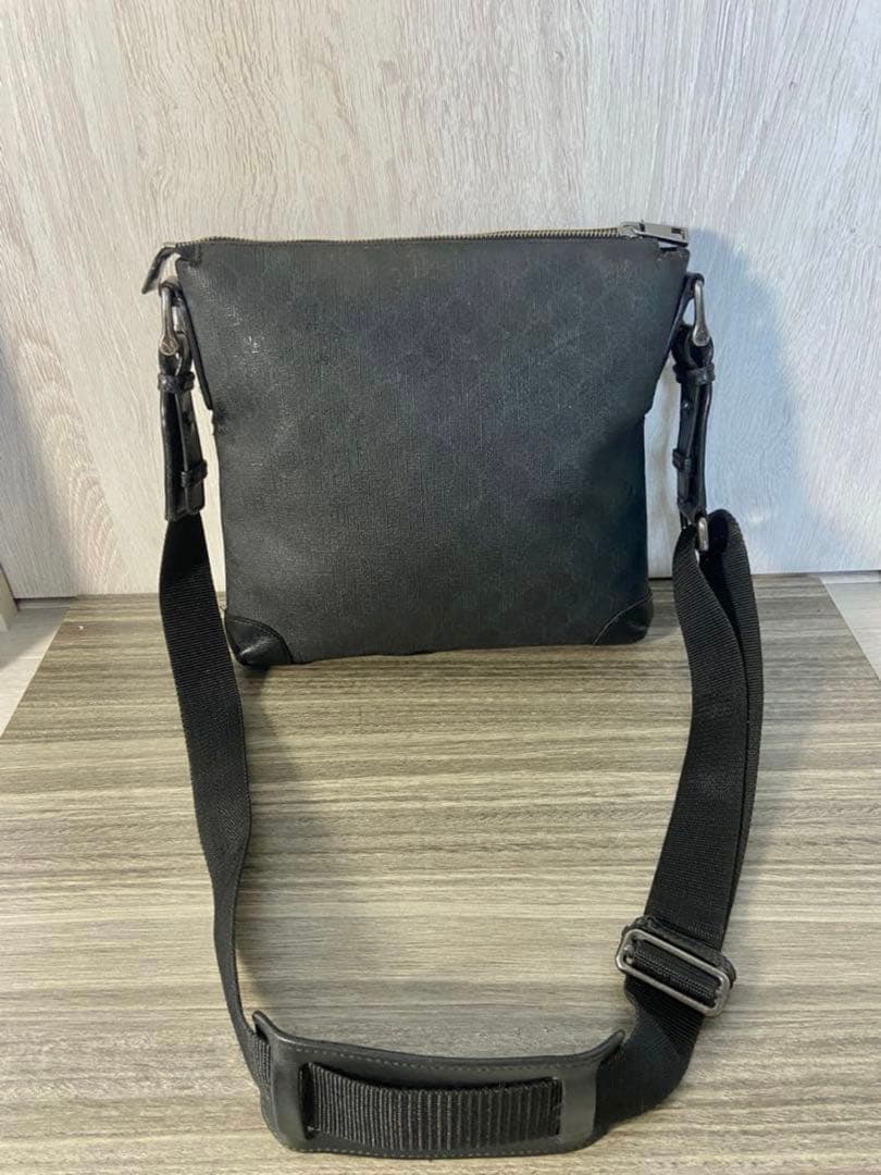 GUCCI ショルダーバッグ　GG スプリーム　ブラック　レザー　メンズ　斜掛
