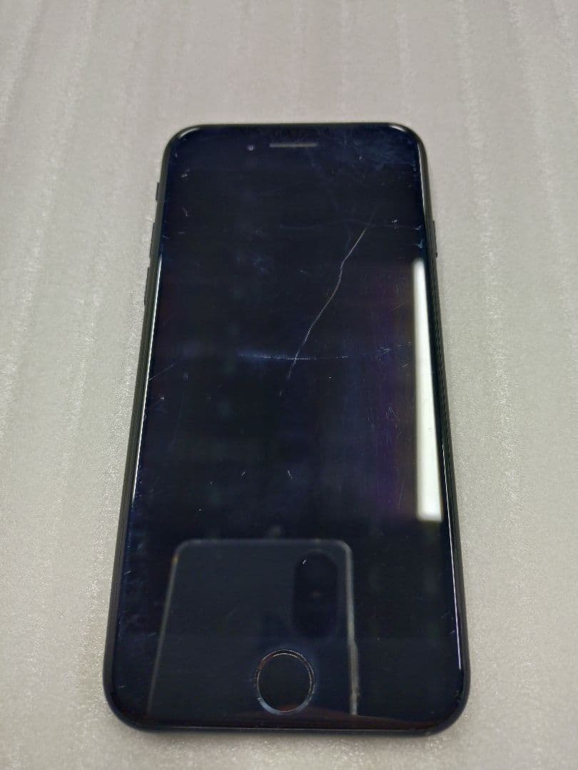 4-378 iPhoneSE　ブラック　本体　64GB SIMロックなし