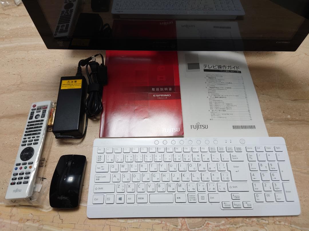 富士通デスクトップパソコン FMVF78LDW 初期化済み