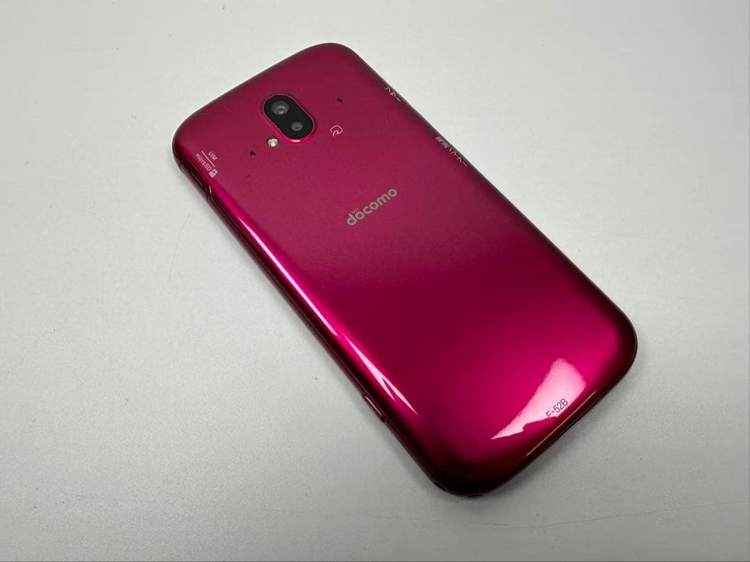 美品 NTT docomo らくらくスマートフォン F-52B ピンク