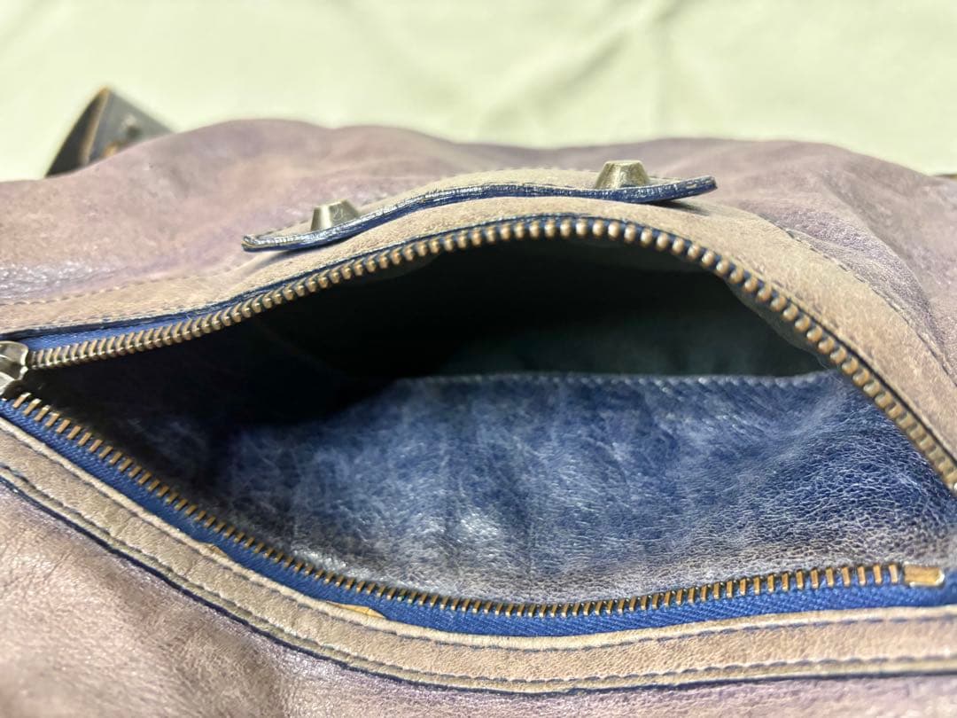 BALENCIAGA メッセンジャーバッグ。ショルダーバッグ。