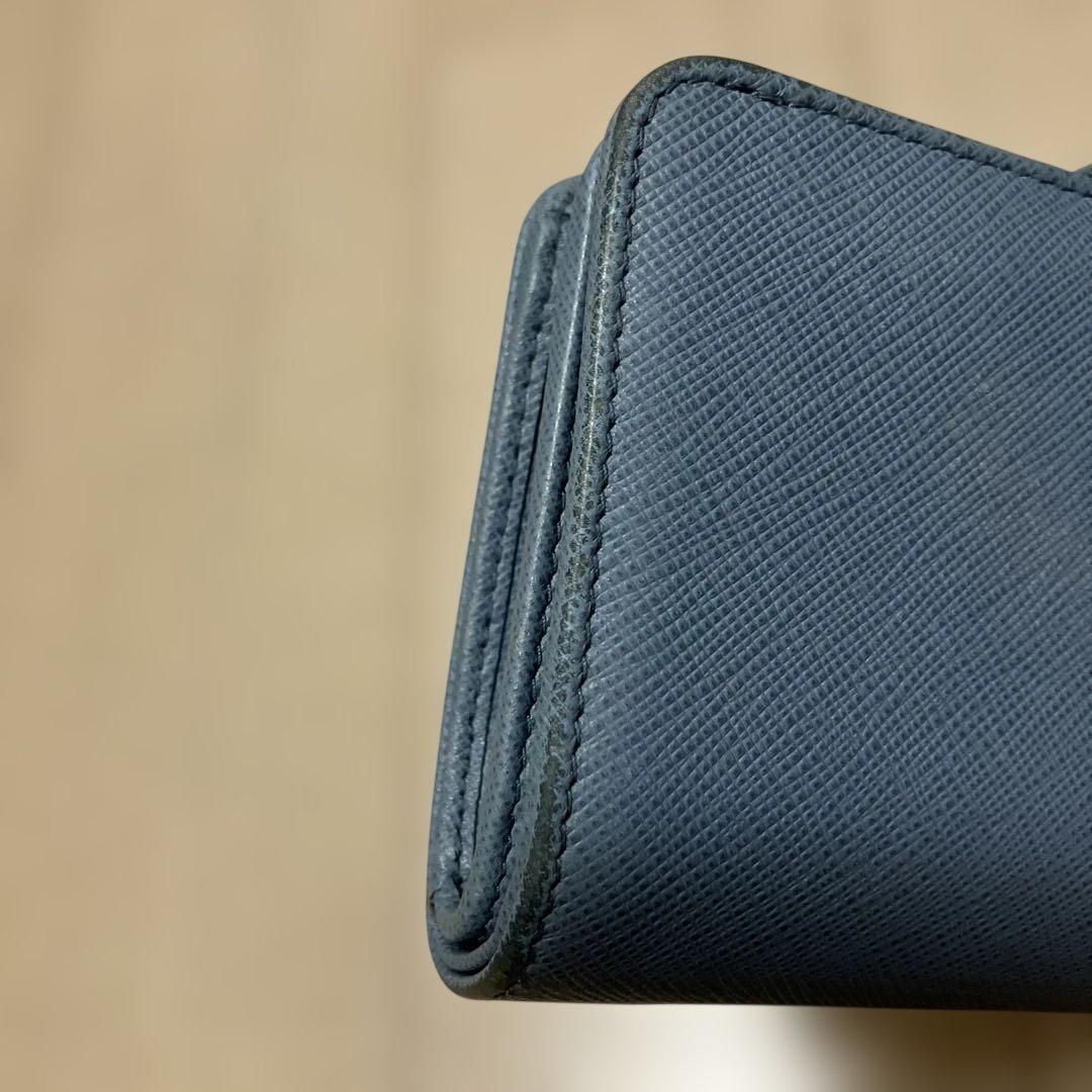 中古品・PRADA サフィアーノレザー 二つ折り財布 ブルー