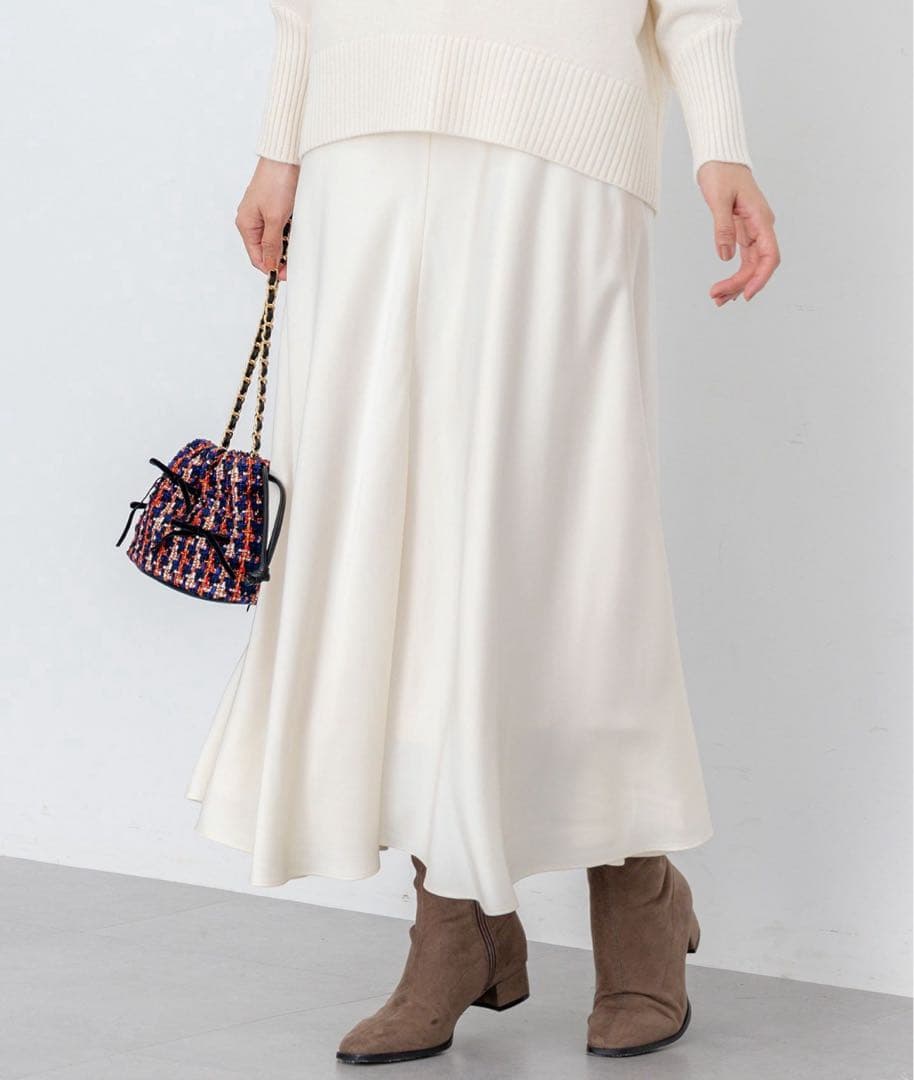 新品タグ付【組曲】完売のサテンナロースカート　ホワイト