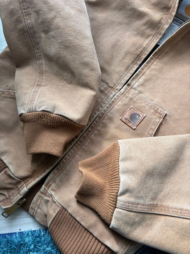 Carhartt アクティブジャケット 短丈 ブラウン 中綿