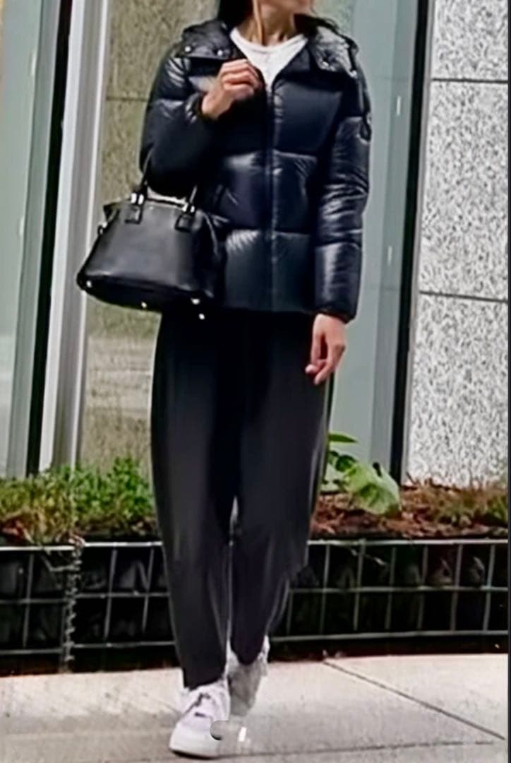 MONCLER モンクレール　ブラック ダウンフード付き