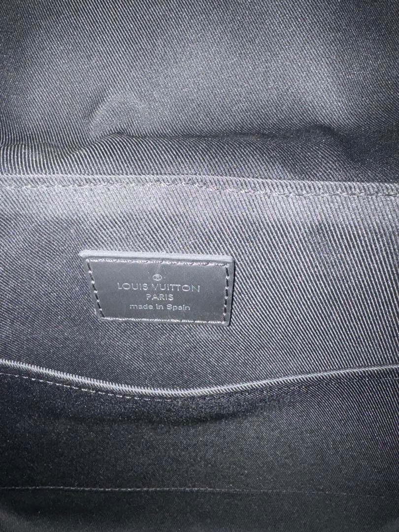 Louis Vuitton ブラックメッセンジャーバッグ『週末三日間限定セール』