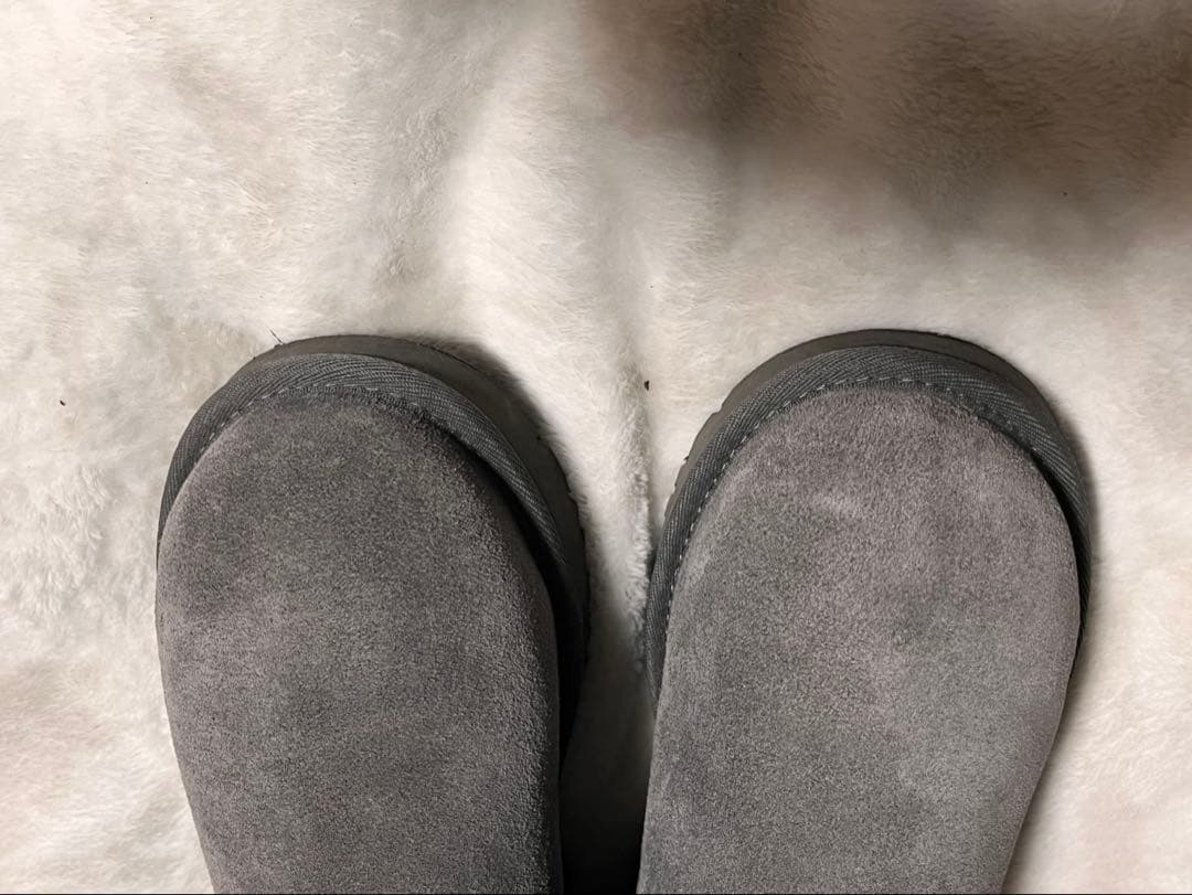 UGG グレー リボン付き ムートンブーツ　ケアプロテクターと替えリボン付き