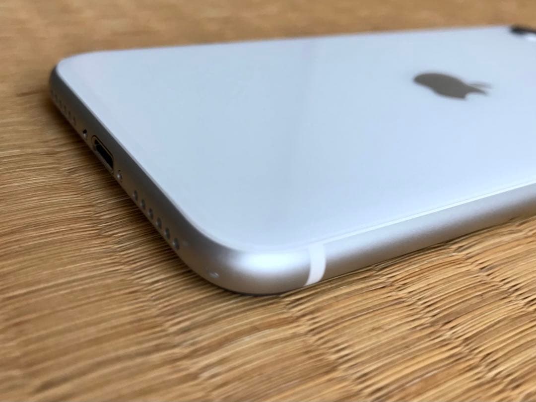 【ジャンク品】iPhoneSE （第2世代 ）128GB ホワイト SIMフリー