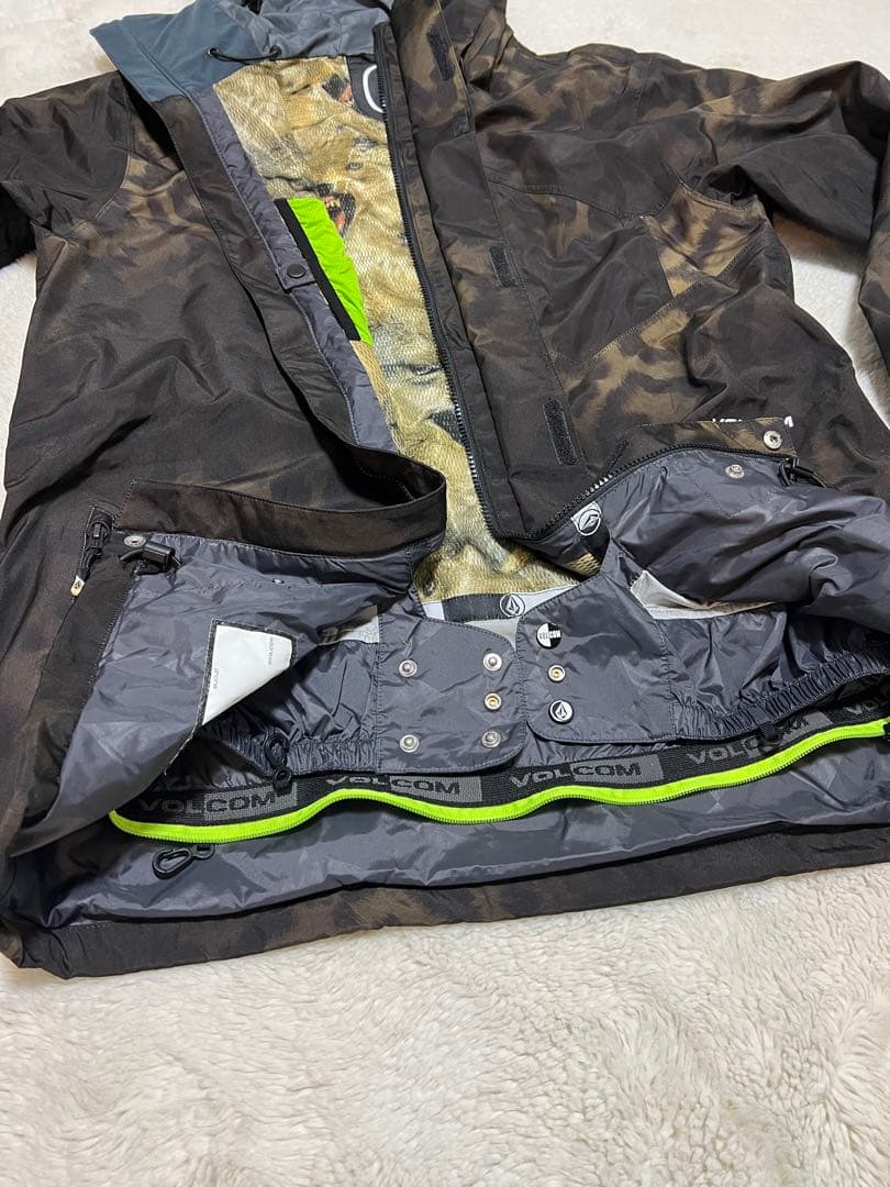 【極美品】VOLCOM レオパード柄 スノーボードウェア　セットアップ