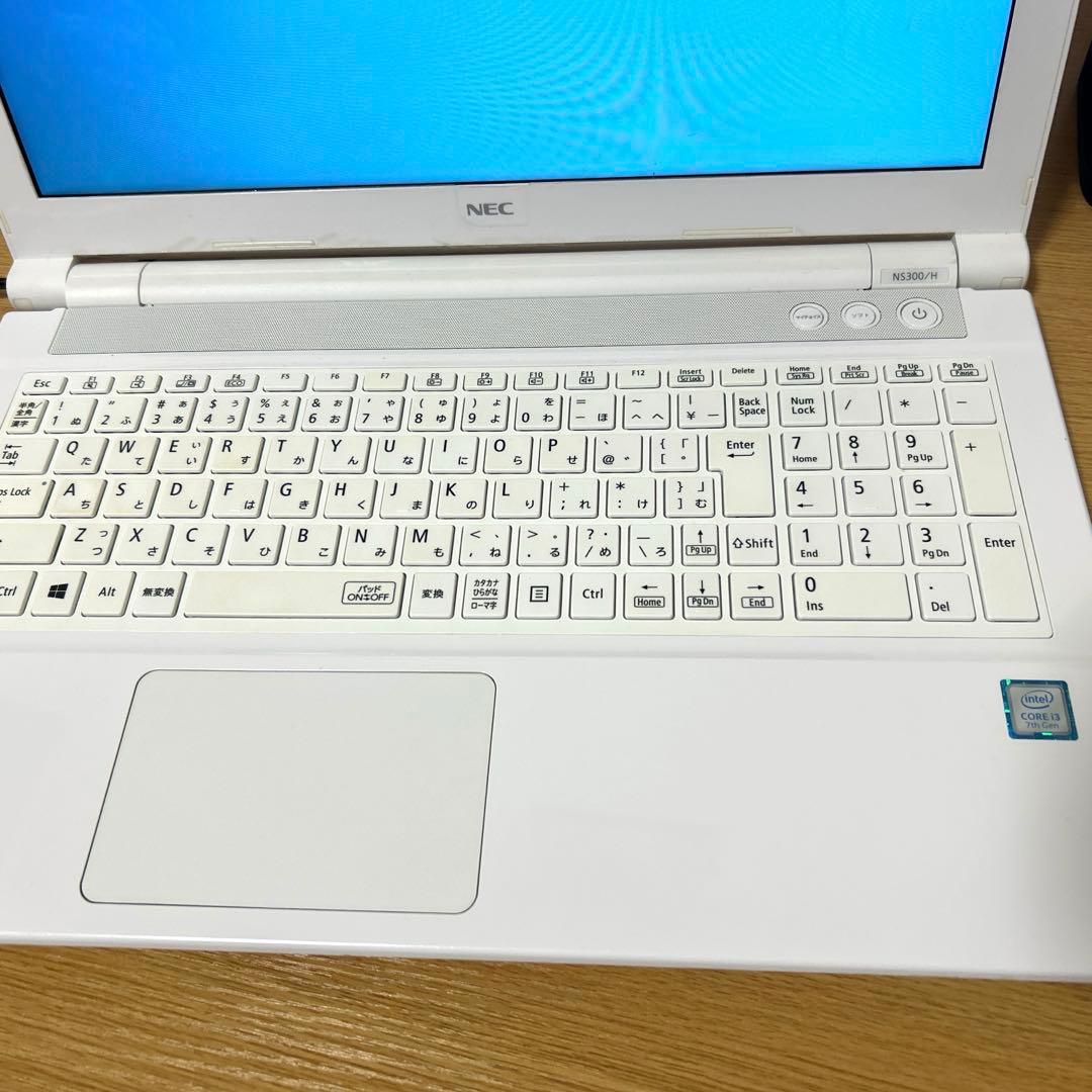 2017年 8月製　NEC LAVIE NS300/HAW