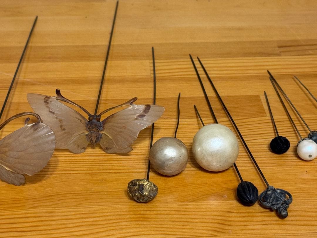 ピンクッション とアンティークピン、台座セット