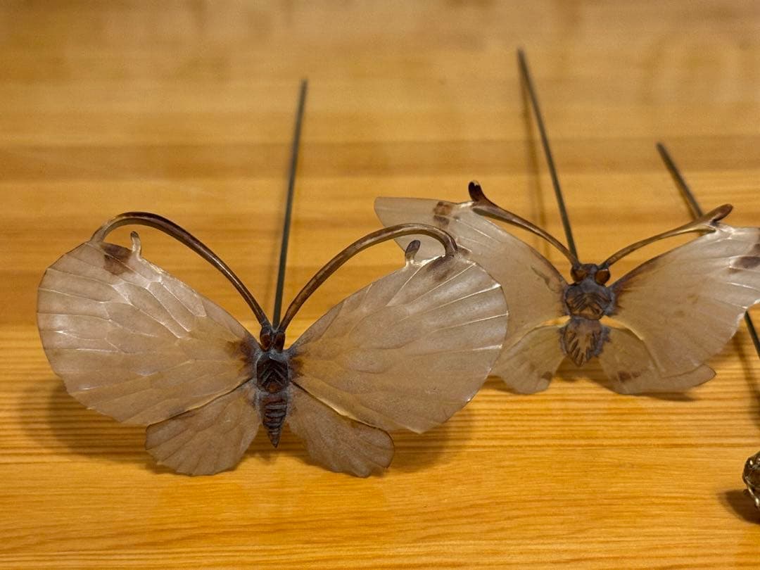 ピンクッション とアンティークピン、台座セット