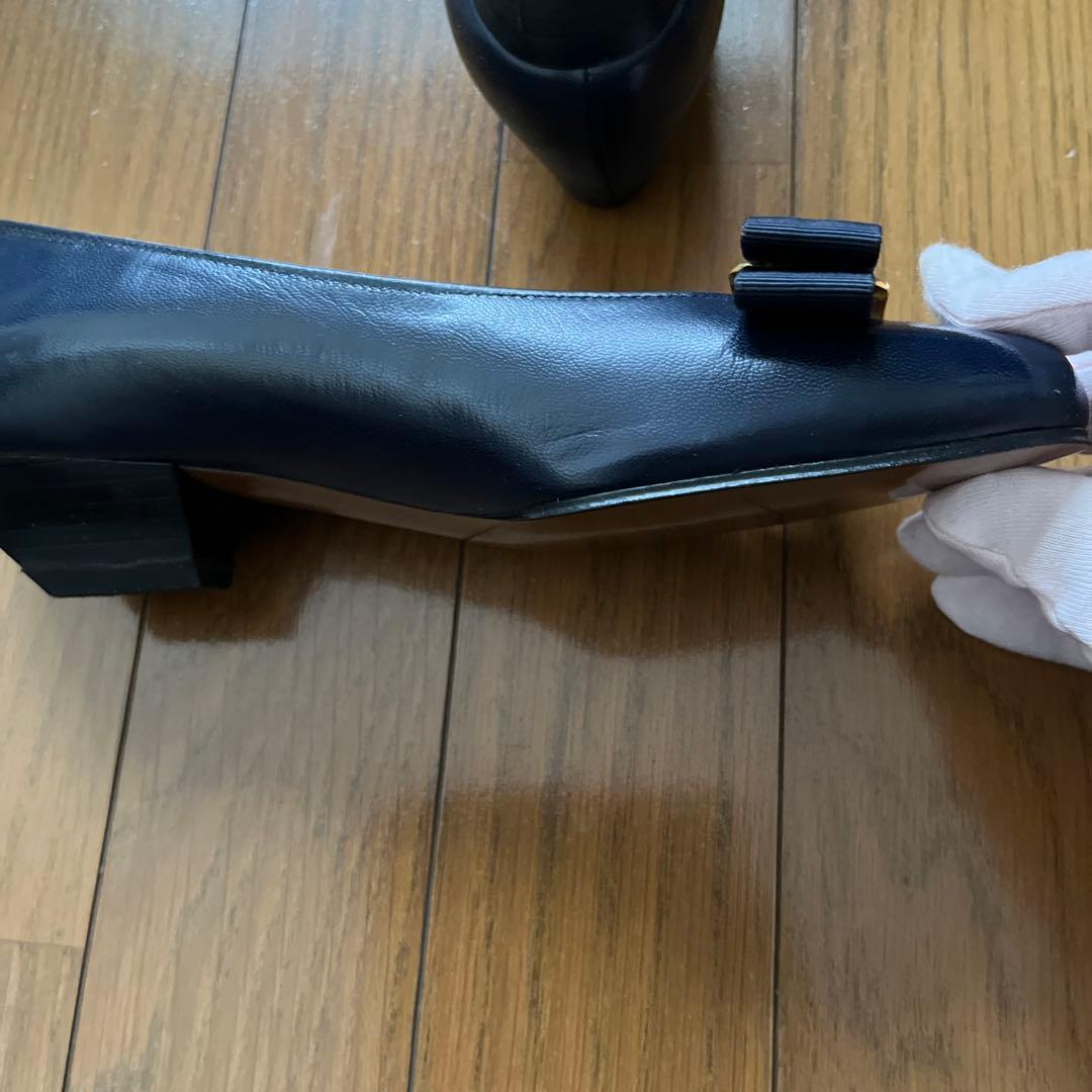 Salvatore Ferragamo ヴィラリボン付きパンプス　ネイビー