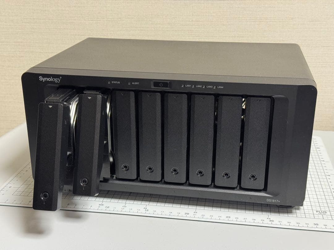 Synology NAS DS1817+(メモリ4GB増設済み)