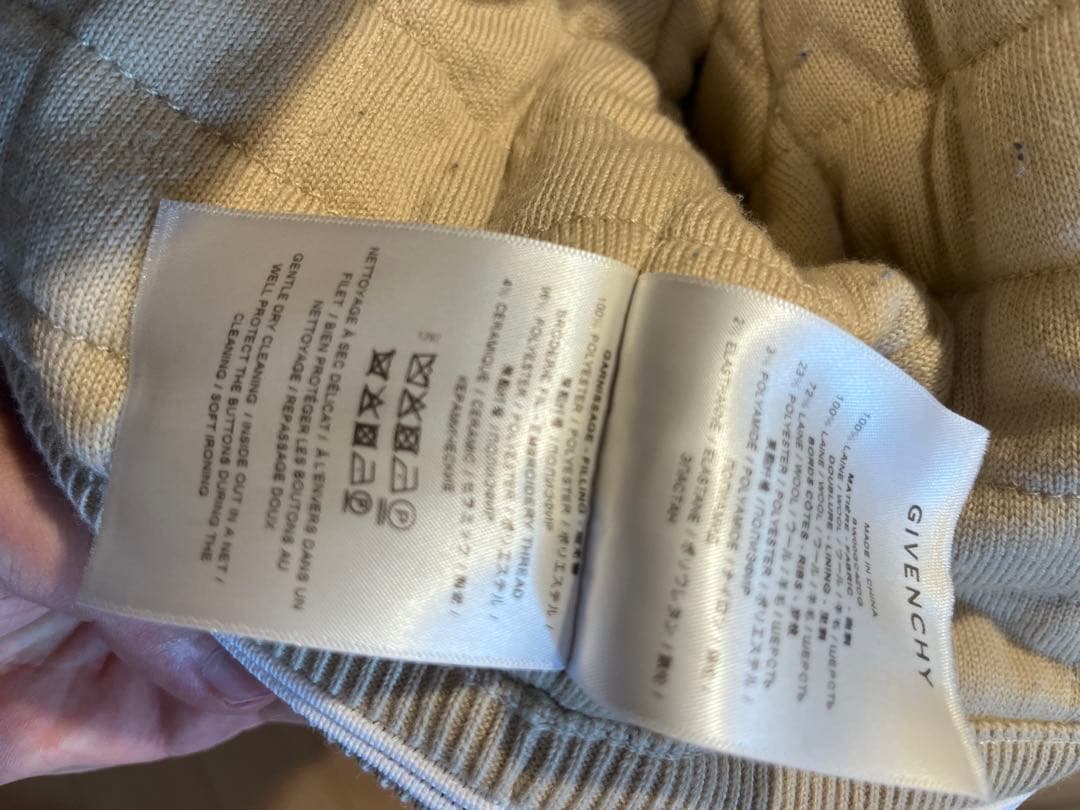 GIVENCHYスタジャン