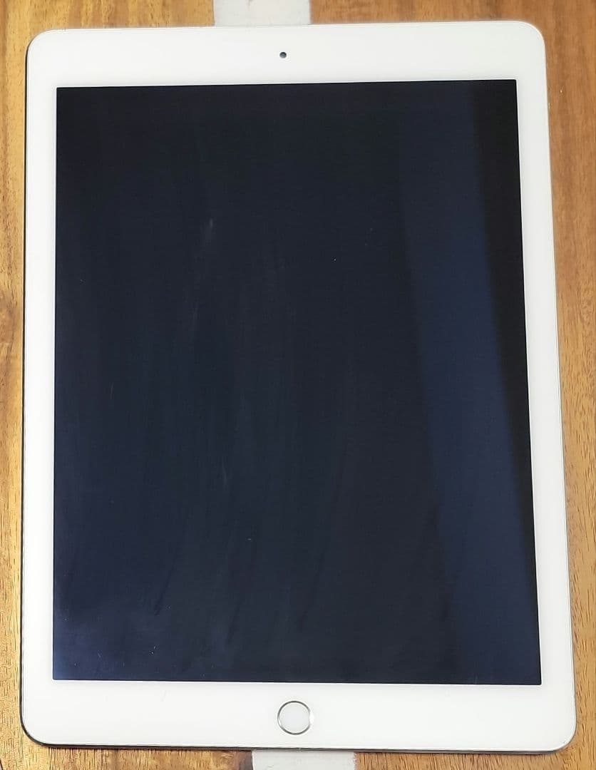 Apple iPad シルバー 本体　ジャンク品