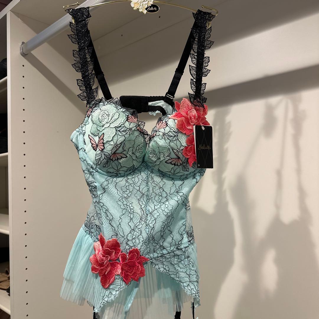 サルート　スリーインワン　限定　83G