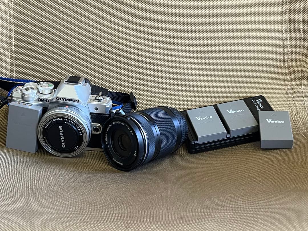 OLYMPUS OM-D E-M10 Mark3＋レンズキット＋社外製バッテリー