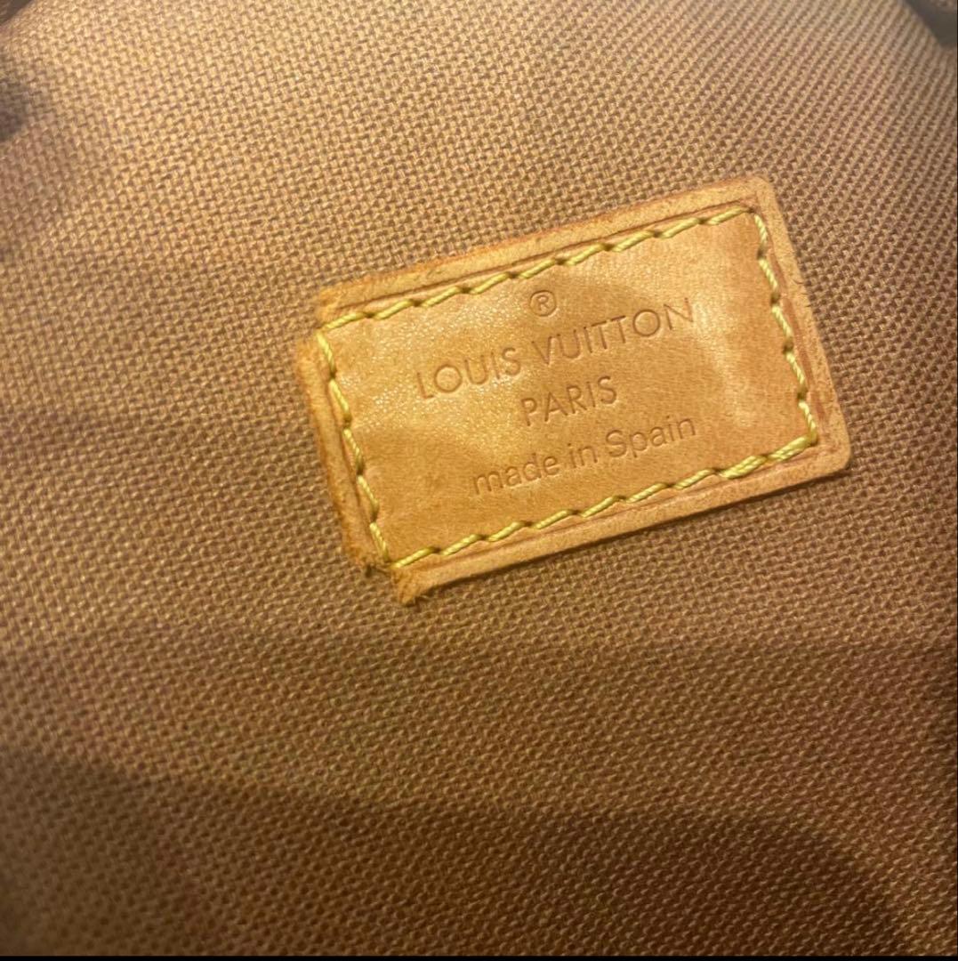 LOUIS VUITTONボディバッグ　斜め掛けバック　ガンジュ　ルイヴィトン