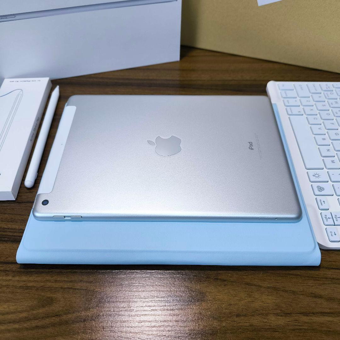 iPad 第6世代 Simフリー 128GB ケースとキーボード、タッチペン