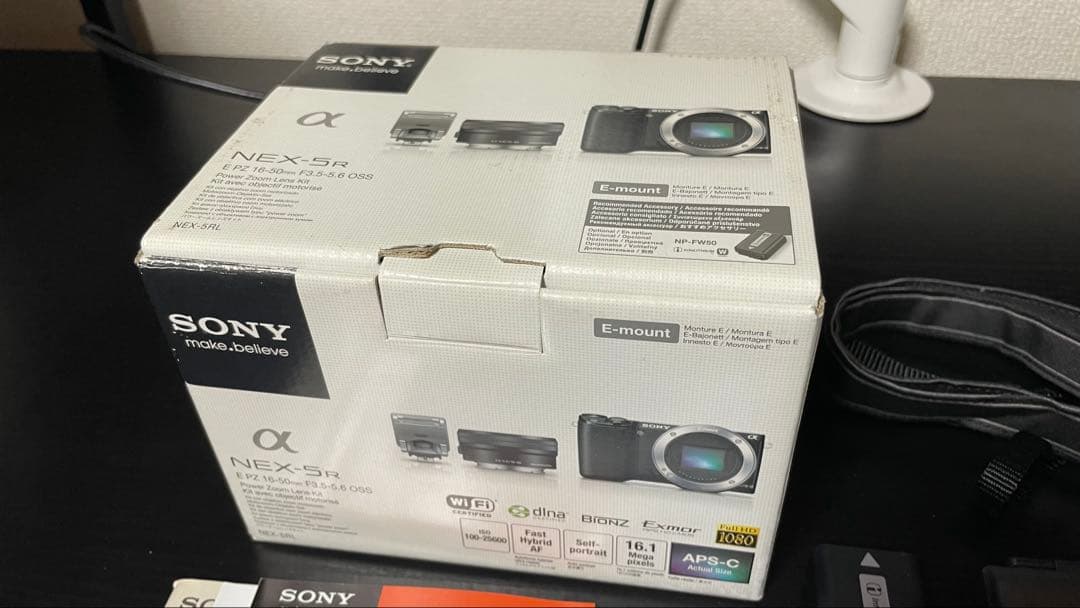 【極美品】NEX-5R シルバー レンズ付き ミラーレス一眼カメラ SONY