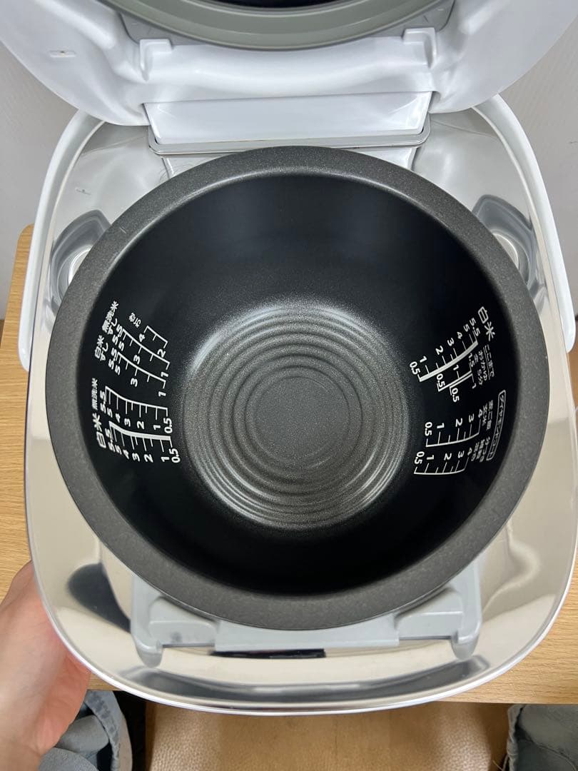 TOSHIBA 真空圧力IH炊飯器 RC-10VQL 2017年齢