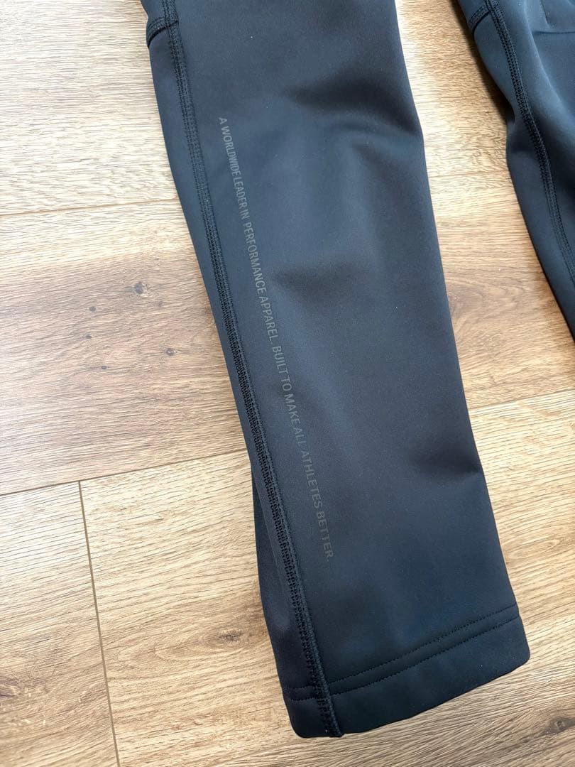 【美品】アンダーアーマー　厚手　ジャージ　セットアップ上下　黒