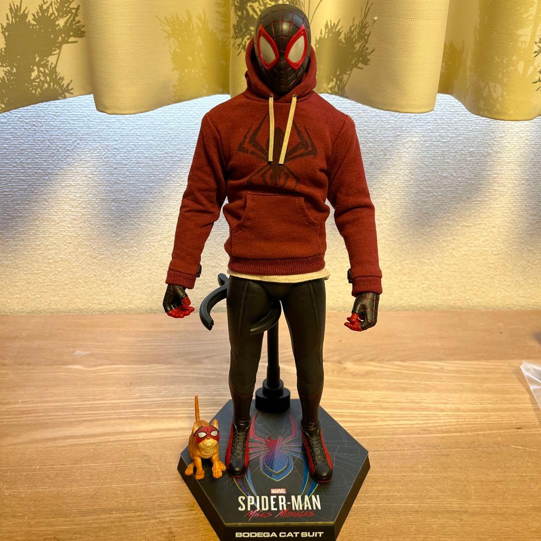 ホットトイズ マイルス・モラレス スパイダーマン 売店の看板猫スーツ版