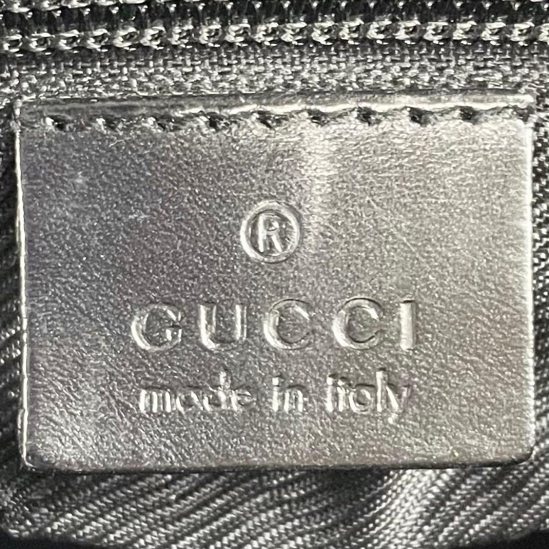 美品 GUCCI キャンバス メッセンジャー 黒 フラップ ロゴ型押し
