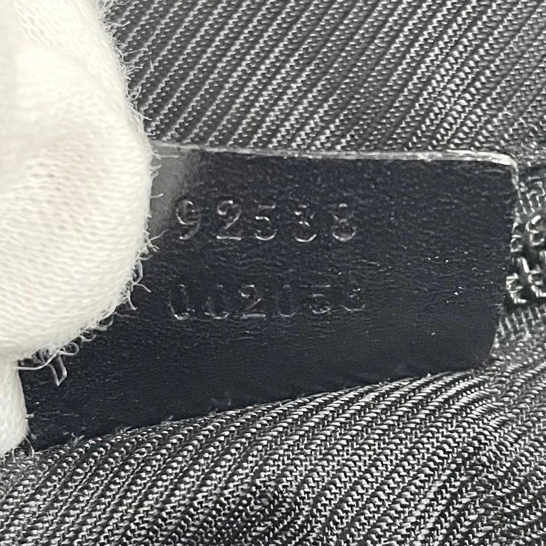 美品 GUCCI キャンバス メッセンジャー 黒 フラップ ロゴ型押し