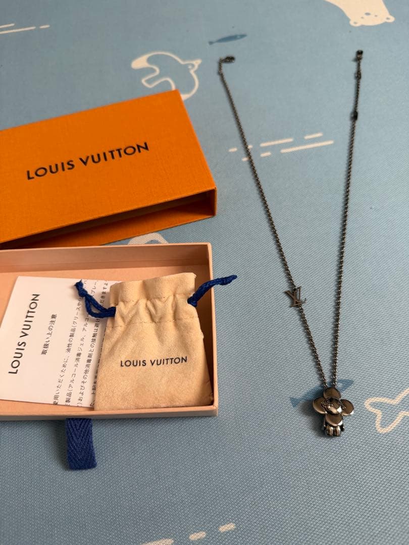 LOUIS VUITTON ヴィヴィエンヌ ペンダント　　ネックレス
