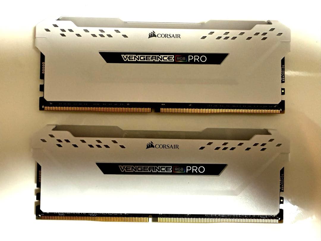 メモリー CMW32GX4M2E3200C16W DDR4 32GB