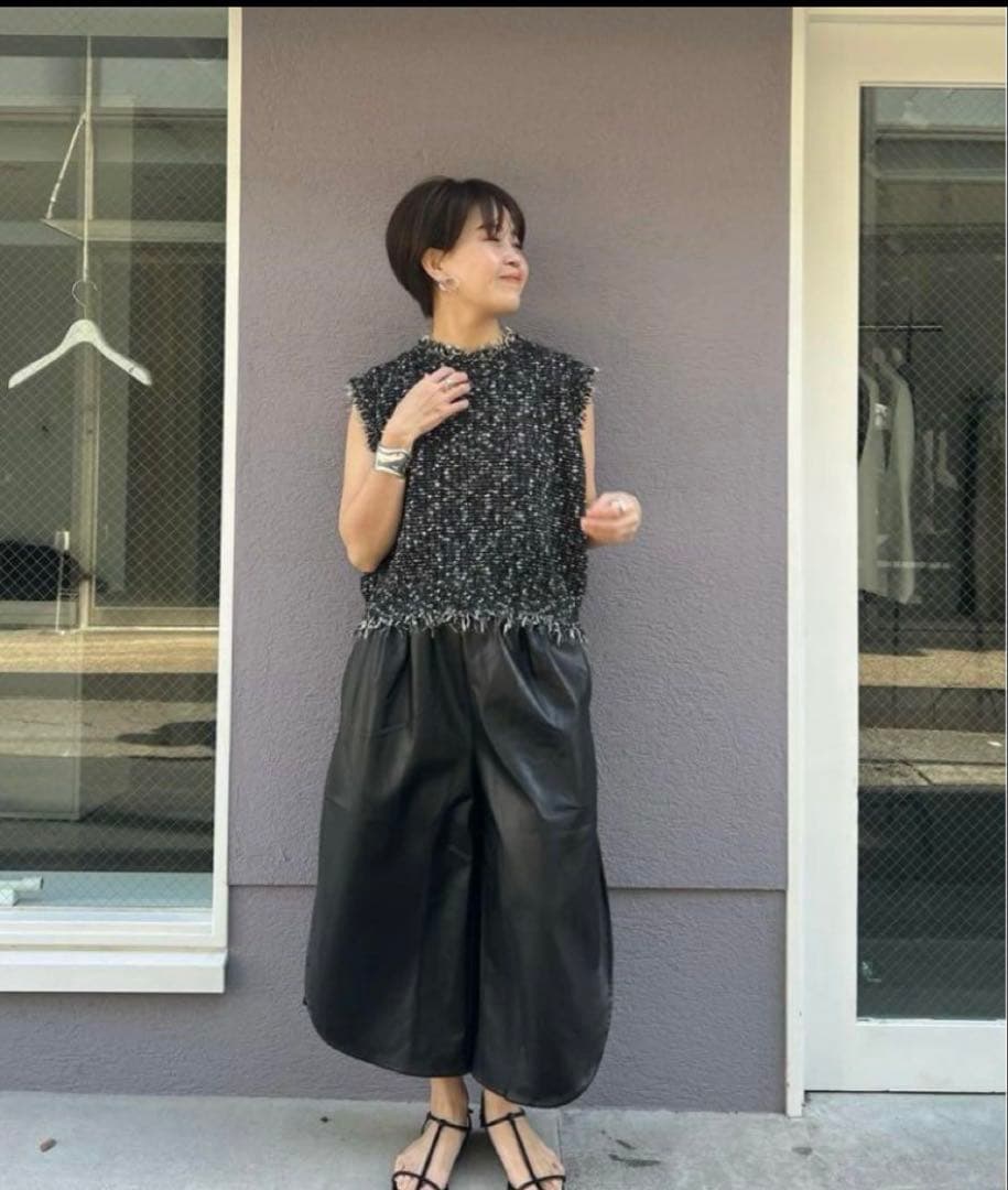 hailee レザー風パンツ　キュロット