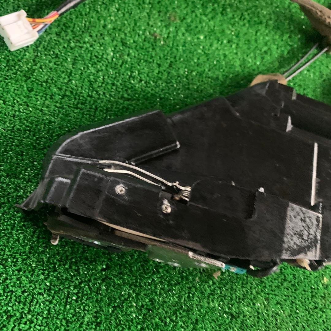 トヨタ　セルシオ　30 31 後期　純正ドアロックアクチュエーター右リア　中古品